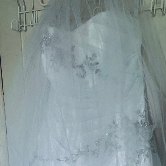 Strapless wedding dress size 8 - Picture 4 of 5